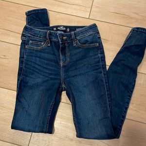 HOLLISTER! Skinny dark denim jeans. Excellent condition! Size 00